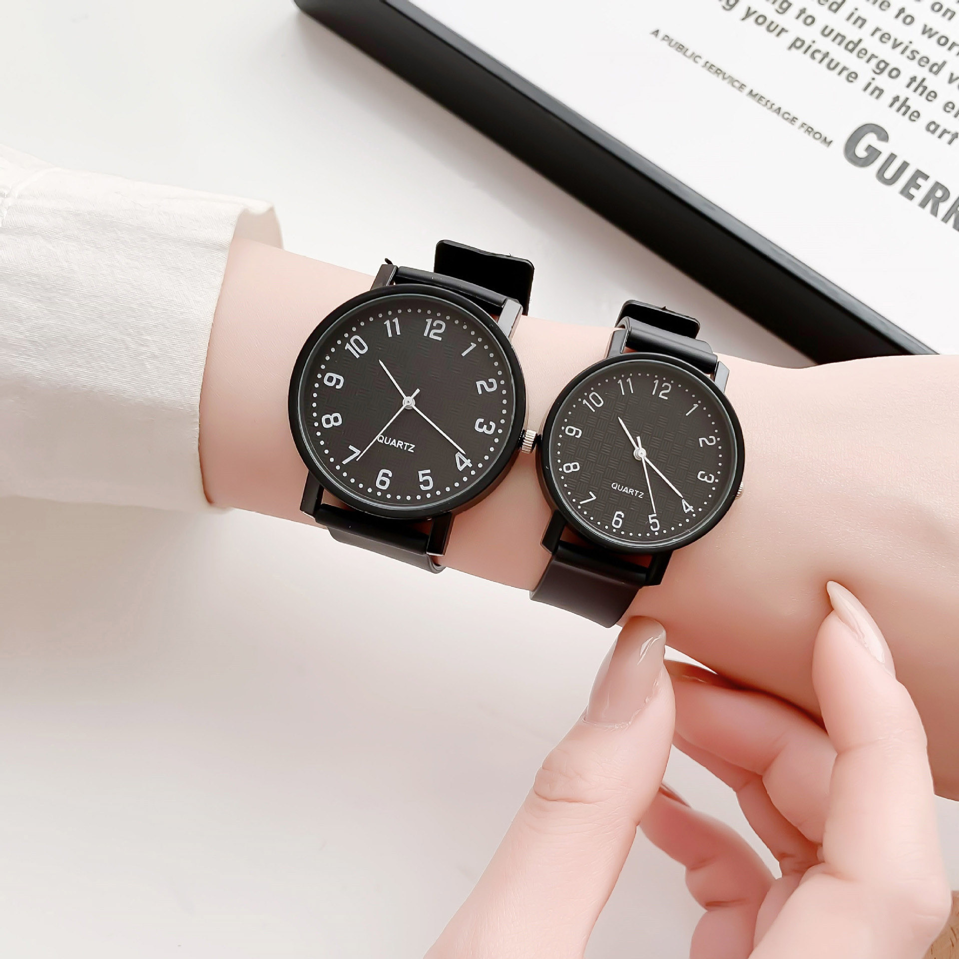Simple Black Watch Quartz Watc - огляд і ціна Silicone Band Women
